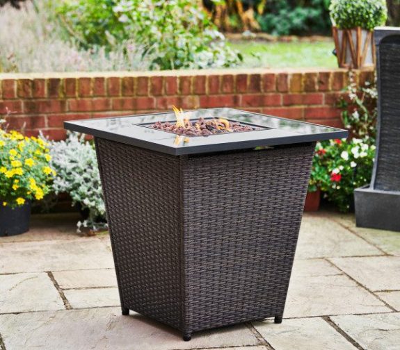 Peaktop by Teamson Home Garden Rattan Propane Gas Fire Pit Table, Patio Furniture, Outdoor Heater Firepit with Lava Rock & Cover